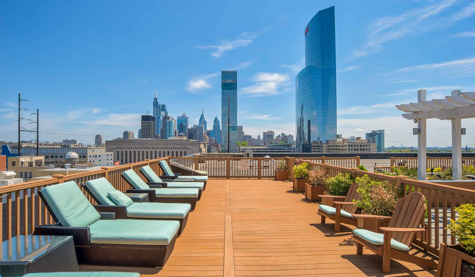 Spacious rooftop deck with sunbathing chairs 